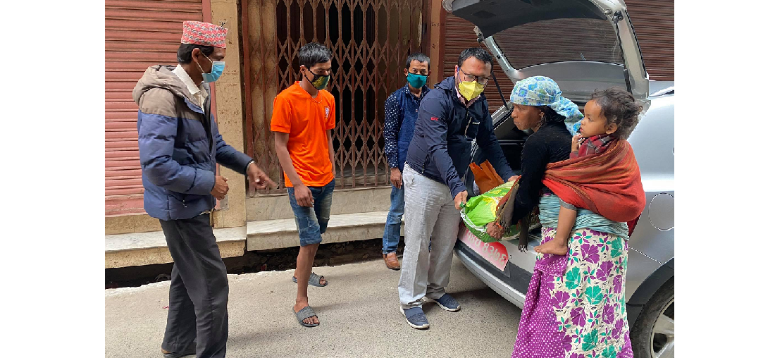 सुत्केरीलाई कांग्रेस नेता भुपेन्द्रजंग शाहीकाे खाद्यान्‍न सहयोग